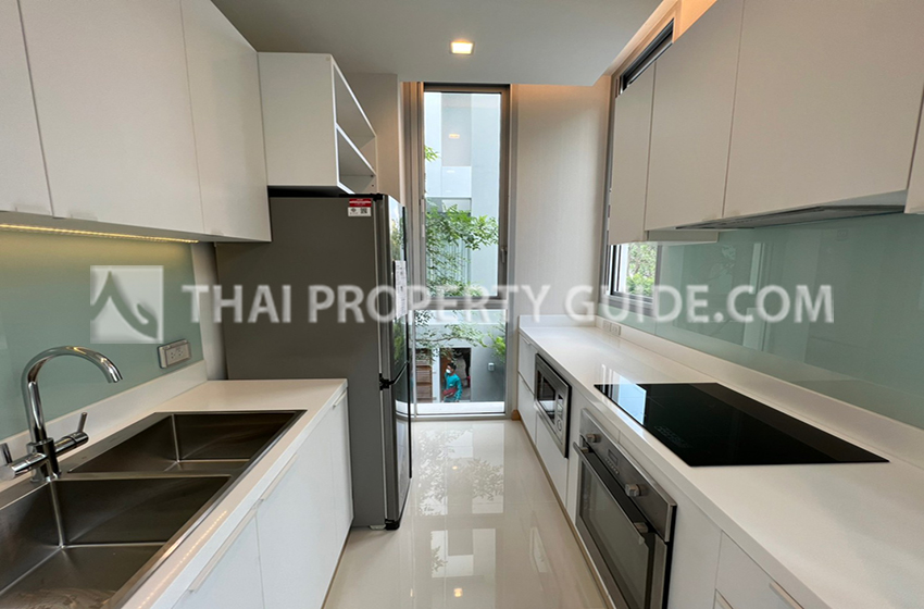 House with Shared Pool in New Petchburi 