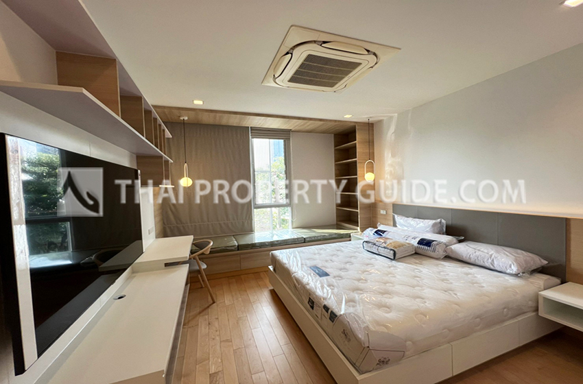 House with Shared Pool in New Petchburi 