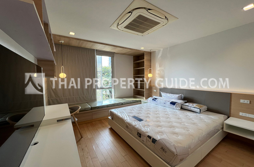 House with Shared Pool in New Petchburi 