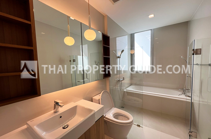 House with Shared Pool in New Petchburi 