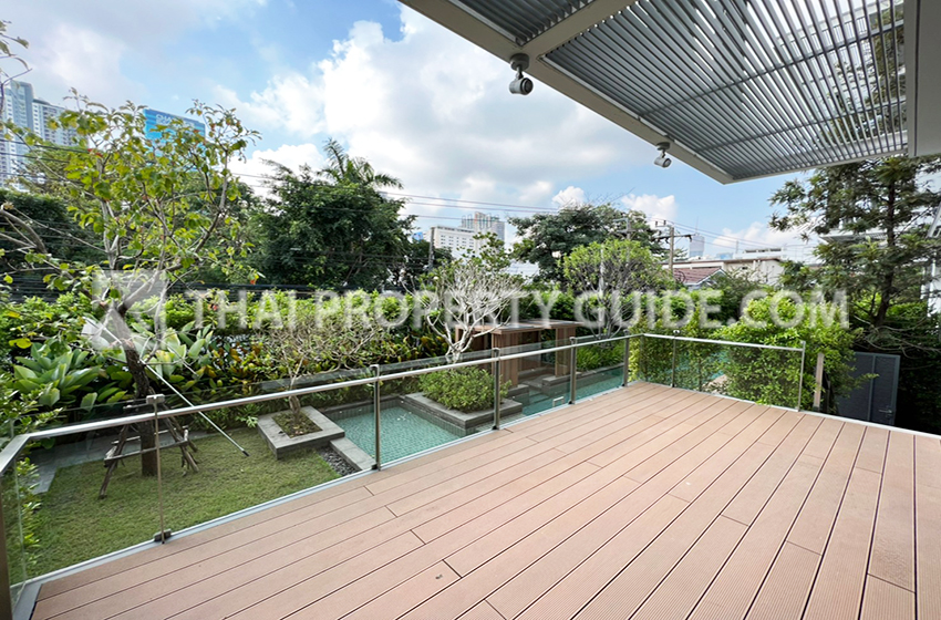 House with Shared Pool in New Petchburi 