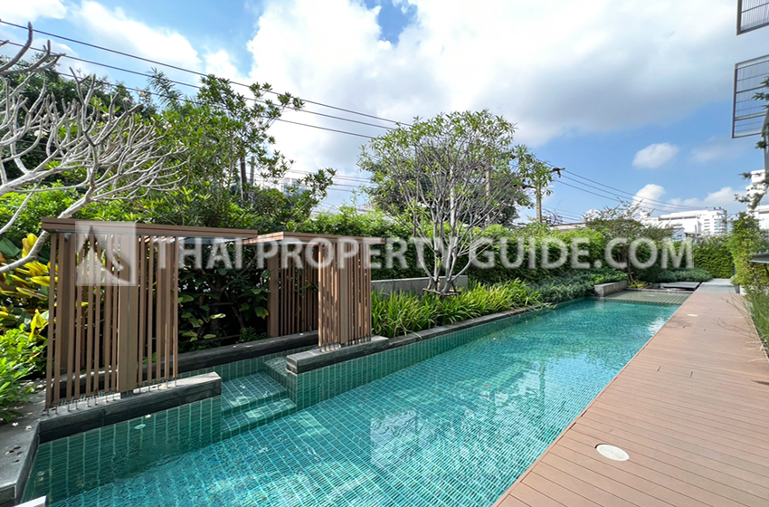 House with Shared Pool in New Petchburi 