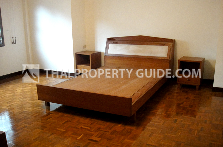 House with Shared Pool in Phaholyothin 