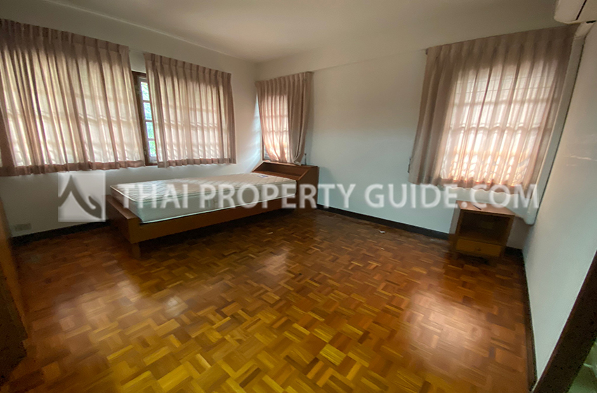 House with Shared Pool in Phaholyothin 