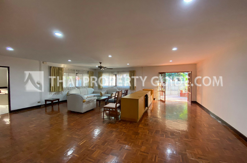 House with Shared Pool in Phaholyothin 