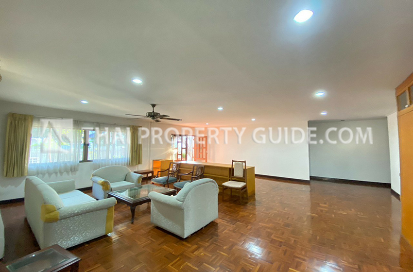 House with Shared Pool in Phaholyothin 