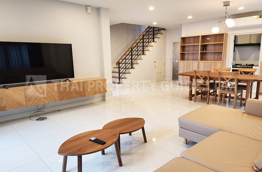 House with Shared Pool in Phaholyothin 
