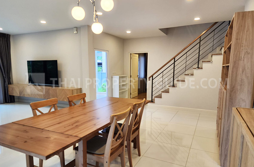 House with Shared Pool in Phaholyothin 