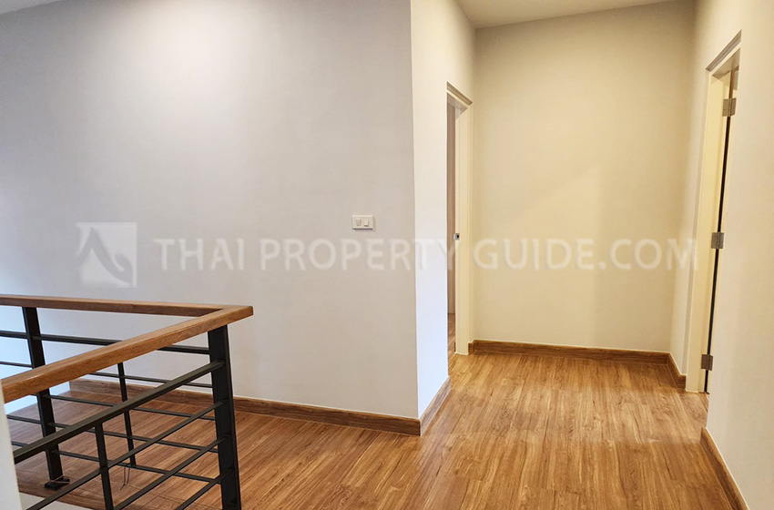 House with Shared Pool in Phaholyothin 