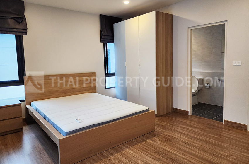 House with Shared Pool in Phaholyothin 