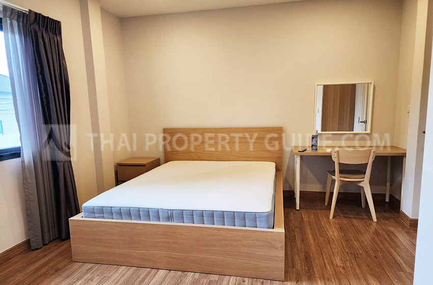 House with Shared Pool in Phaholyothin 