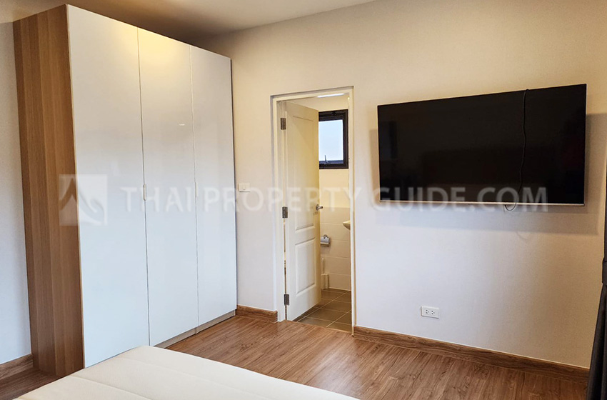 House with Shared Pool in Phaholyothin 