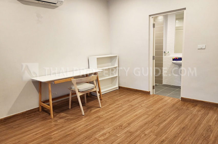House with Shared Pool in Phaholyothin 