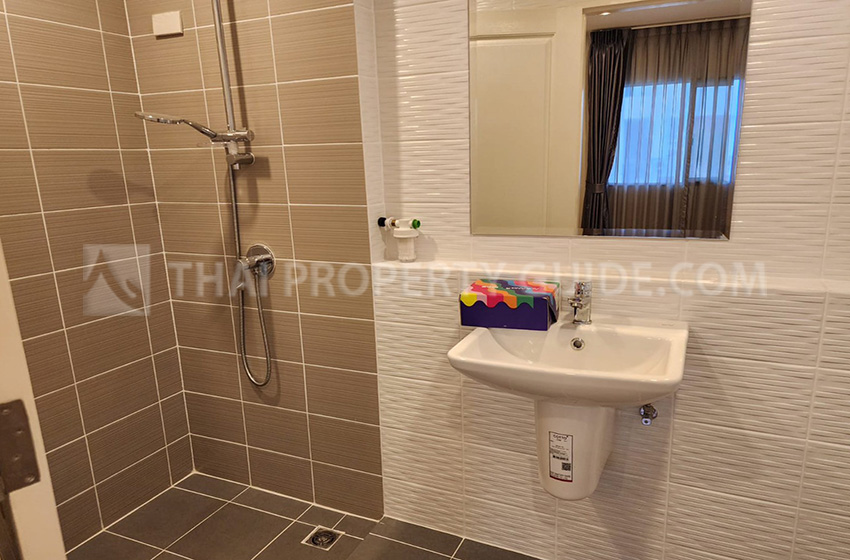 House with Shared Pool in Phaholyothin 