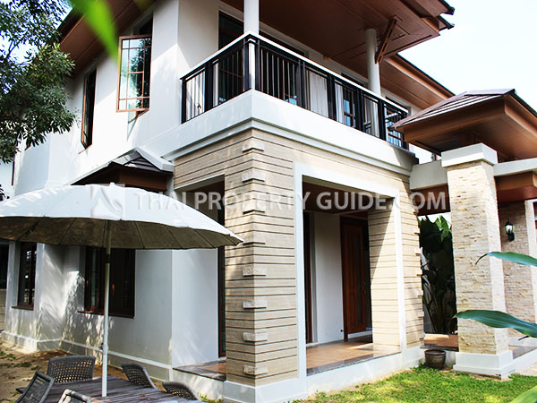 House with Shared Pool for rent in Pattanakarn