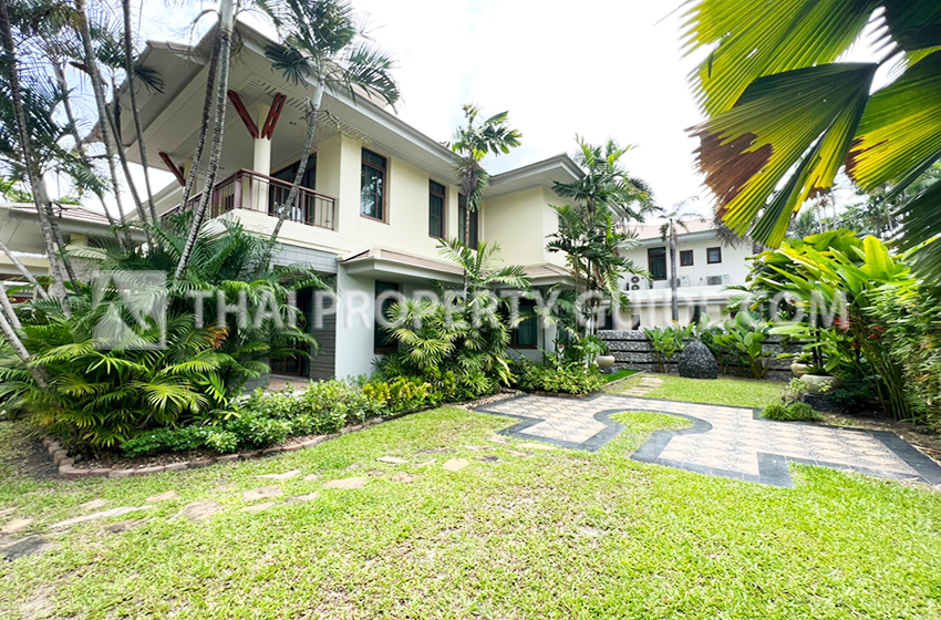 House with Shared Pool in Pattanakarn 