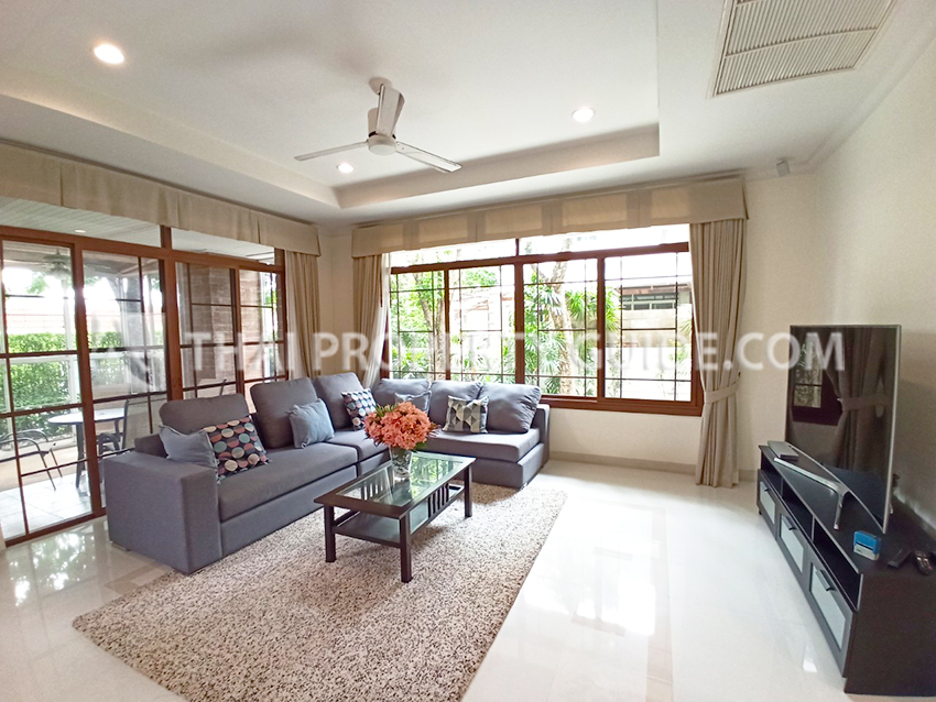 House with Shared Pool for rent in Pattanakarn