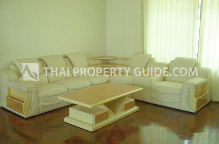 House with Shared Pool in Pattanakarn 