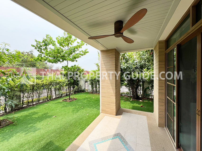 House with Shared Pool in Pattanakarn 