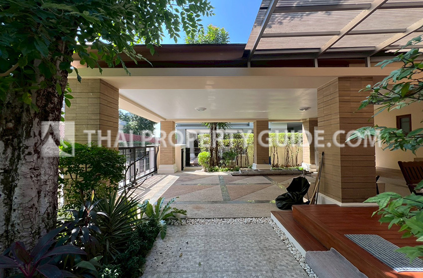 House with Shared Pool in Pattanakarn 