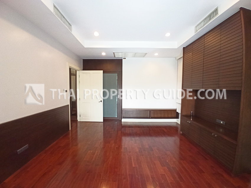 House with Shared Pool in Pattanakarn 