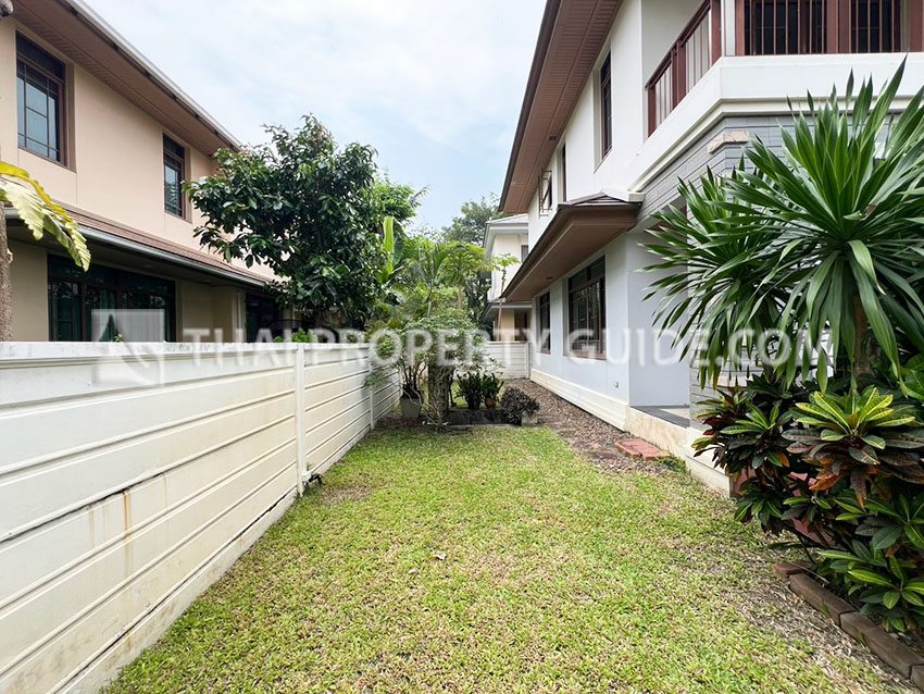 House with Shared Pool in Pattanakarn 