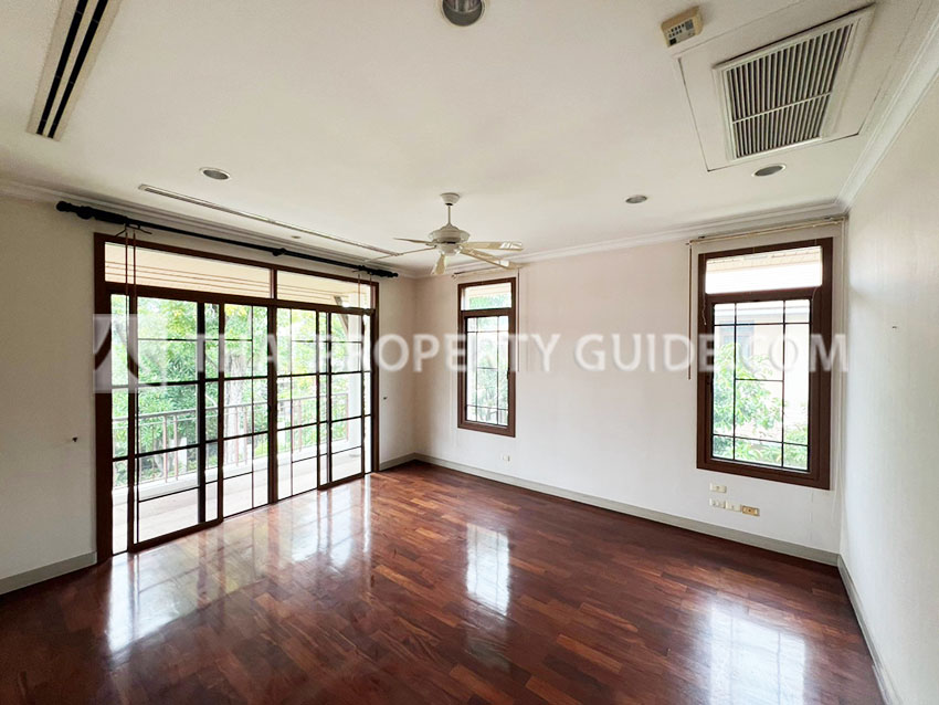 House with Shared Pool in Pattanakarn 