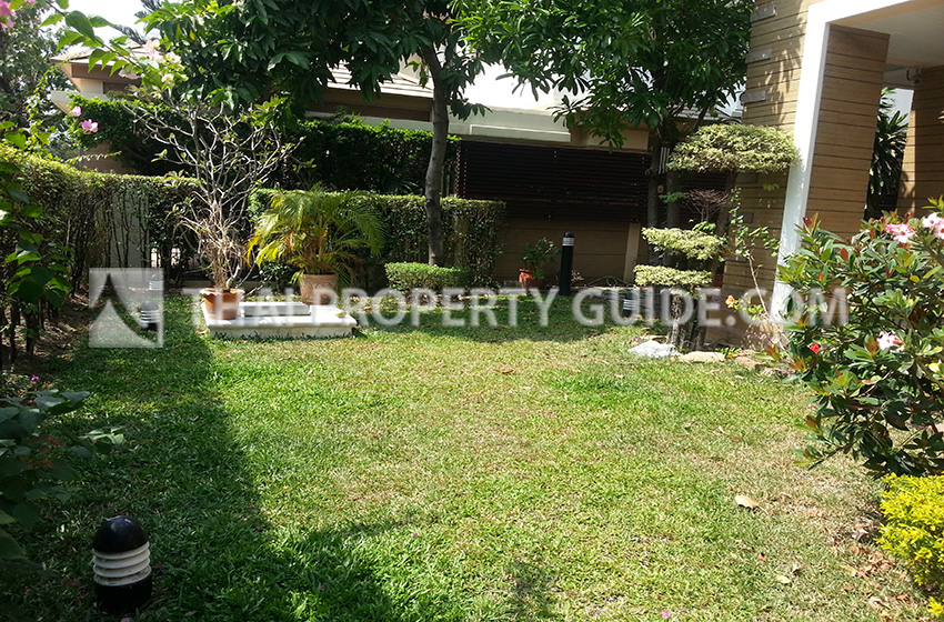 House with Shared Pool in Pattanakarn 