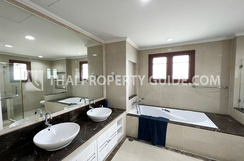House with Shared Pool in Pattanakarn 