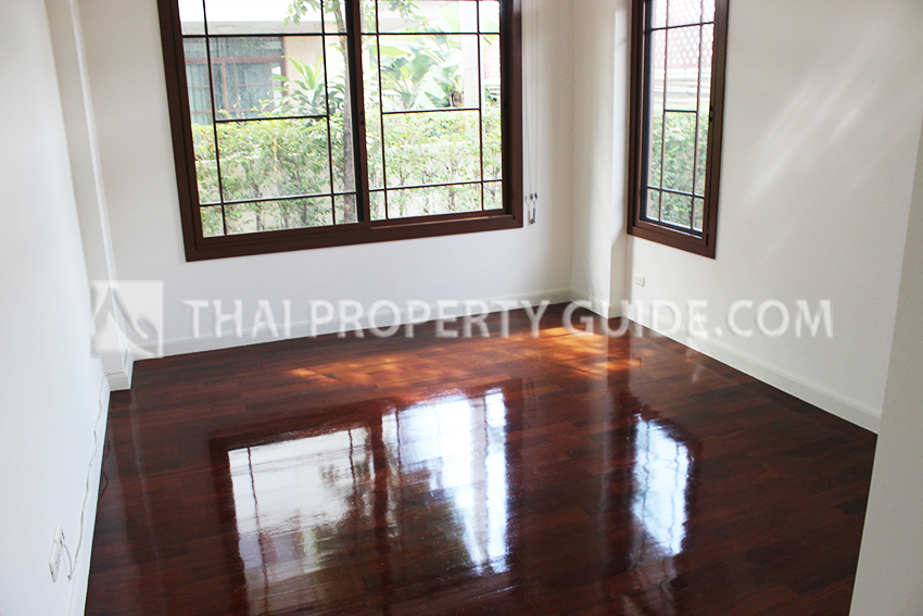 House with Shared Pool in Pattanakarn 