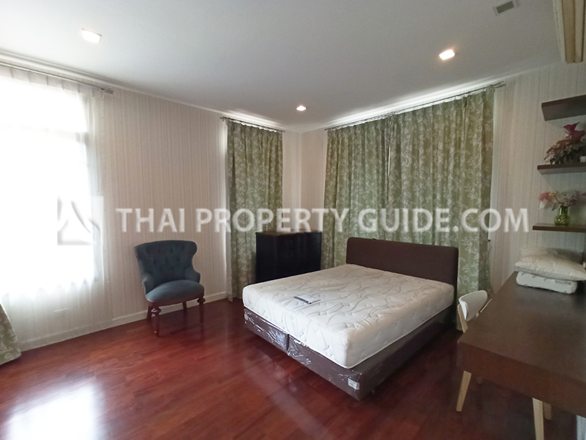 House with Shared Pool in Pattanakarn 