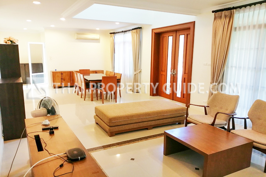 House with Shared Pool in Pattanakarn 