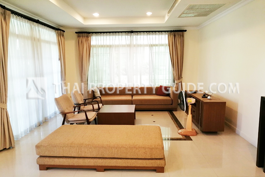 House with Shared Pool in Pattanakarn 