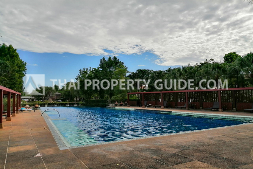 House with Shared Pool in Pattanakarn 