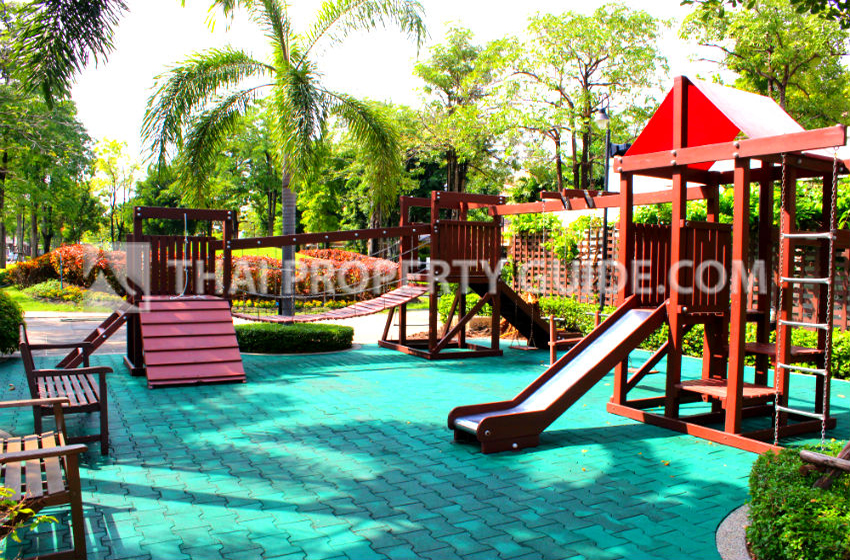 House with Shared Pool in Pattanakarn 