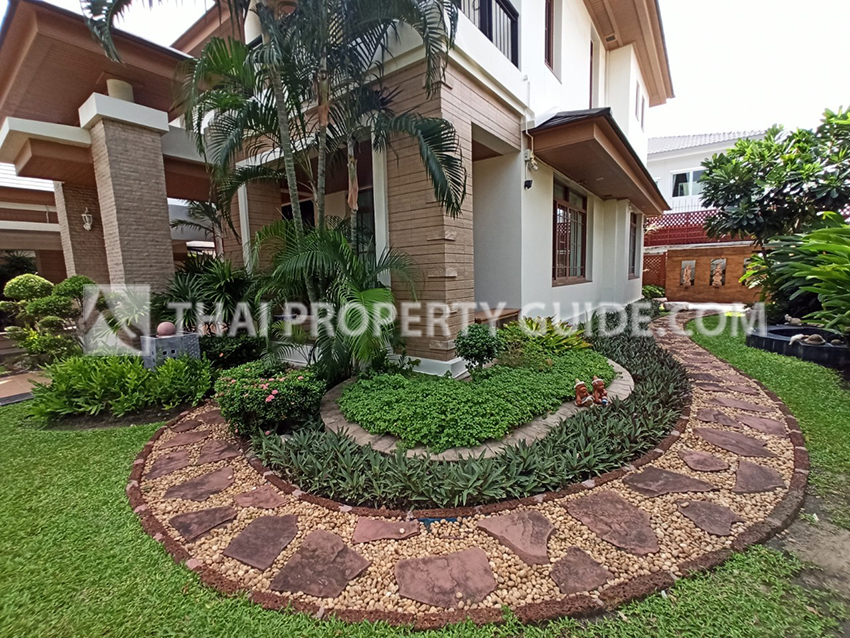 House with Shared Pool in Pattanakarn 