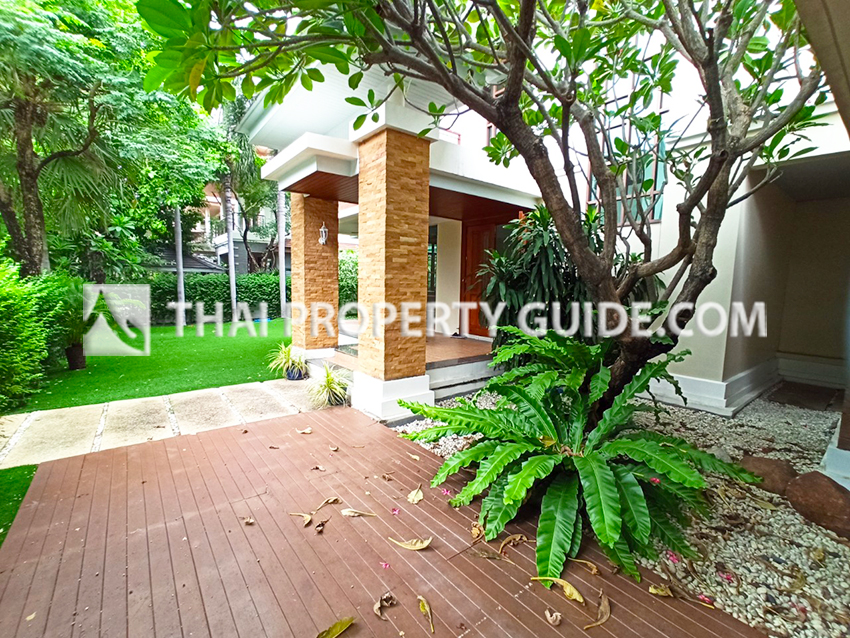 House with Shared Pool in Pattanakarn 