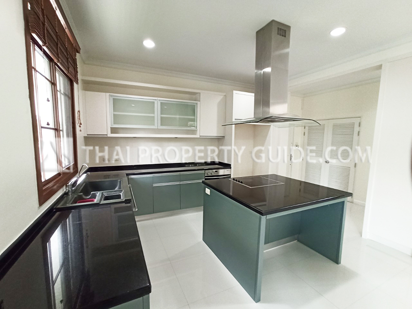 House with Shared Pool in Pattanakarn 