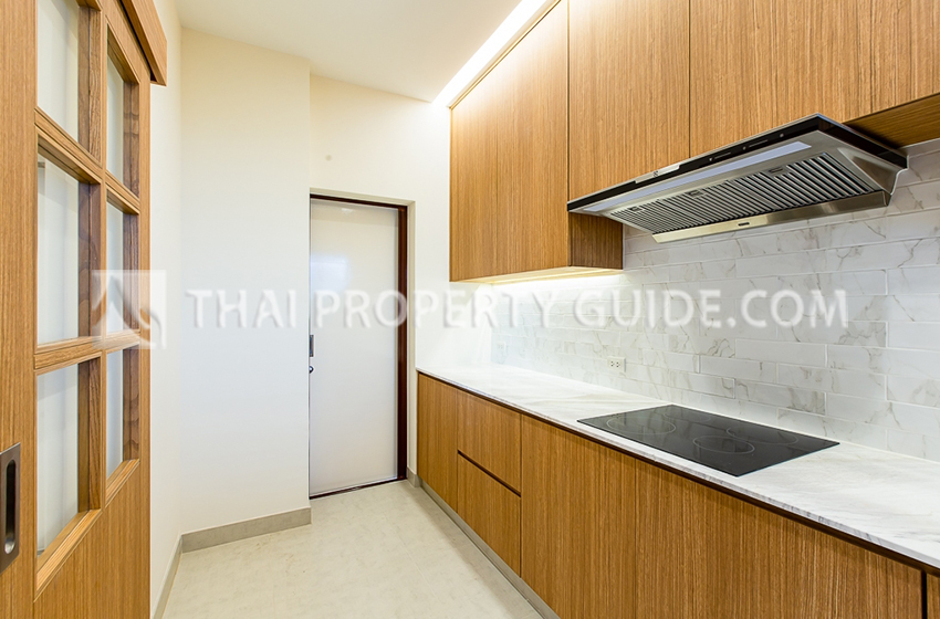 House with Shared Pool in Pattanakarn 