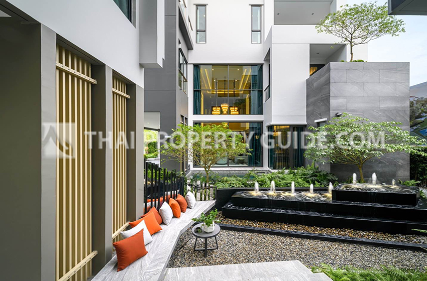House with Shared Pool in Pattanakarn 