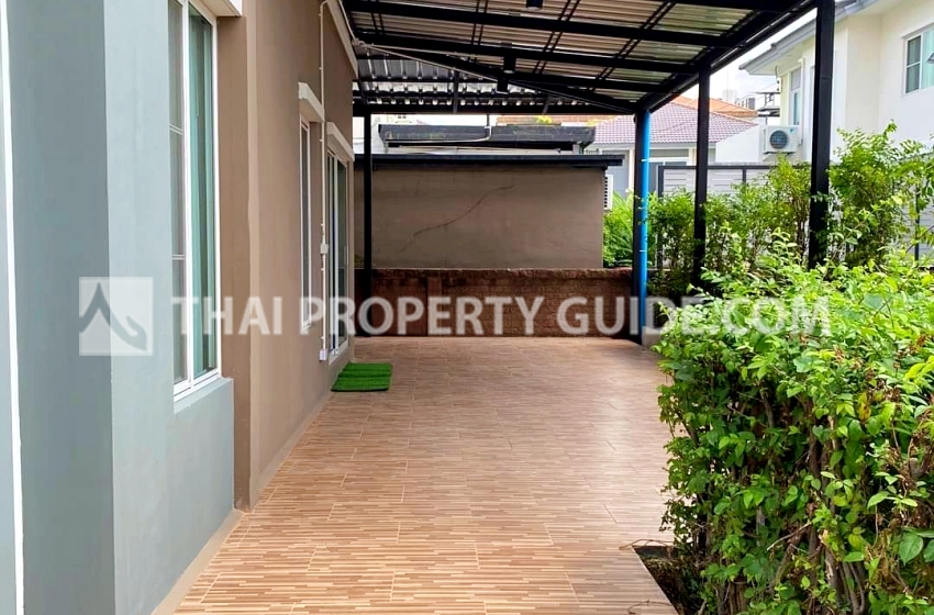 House with Shared Pool in Pattanakarn 