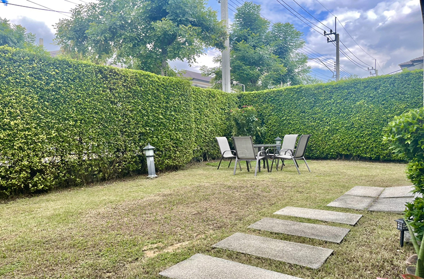 House with Shared Pool in Pattanakarn 