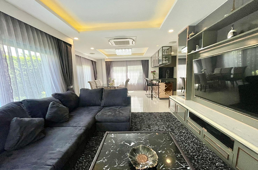 House with Shared Pool in Pattanakarn 