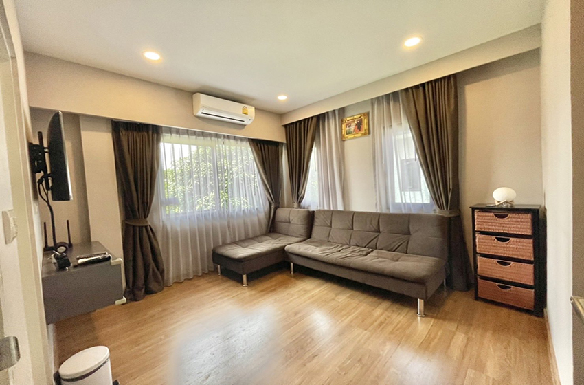 House with Shared Pool in Pattanakarn 