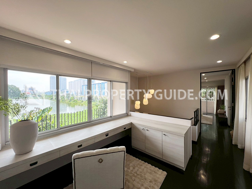 House with Shared Pool in Pattanakarn 