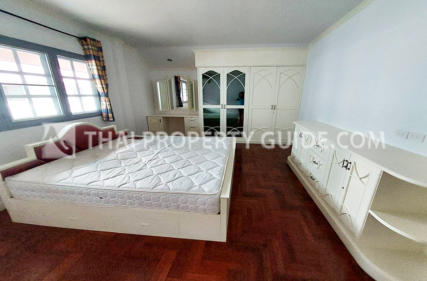 House with Shared Pool in Rama 9 