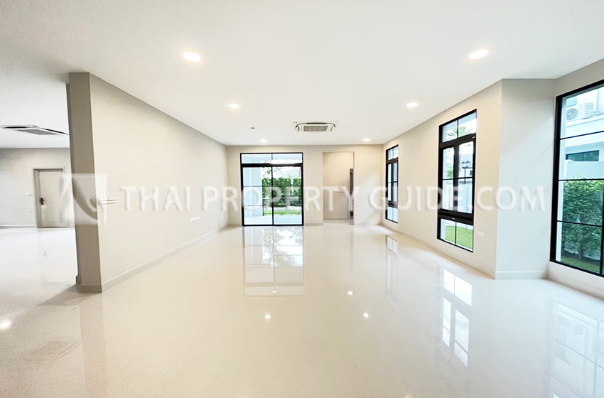 House with Shared Pool in Rama 9 