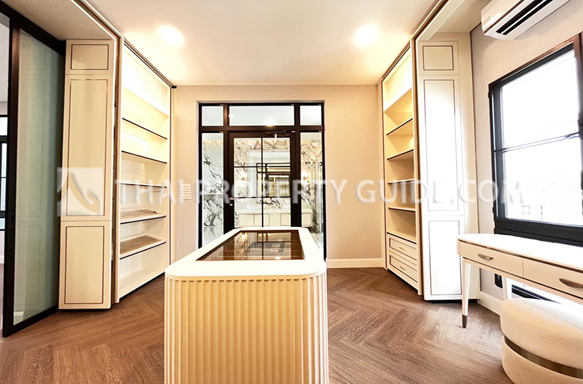 House with Shared Pool in Rama 9 