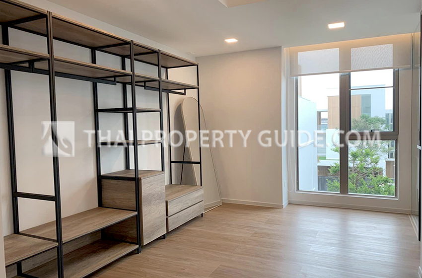 House with Shared Pool in Rama 9 