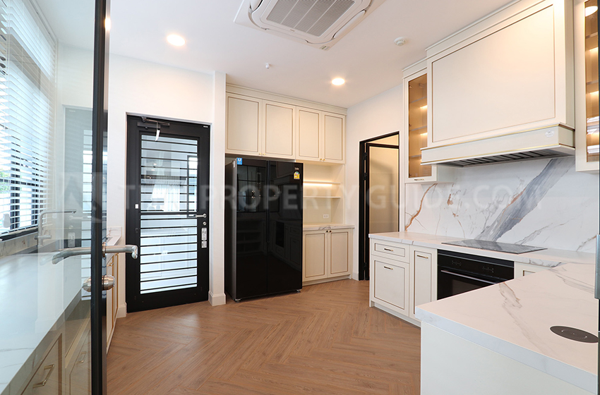 House with Shared Pool in Rama 9 